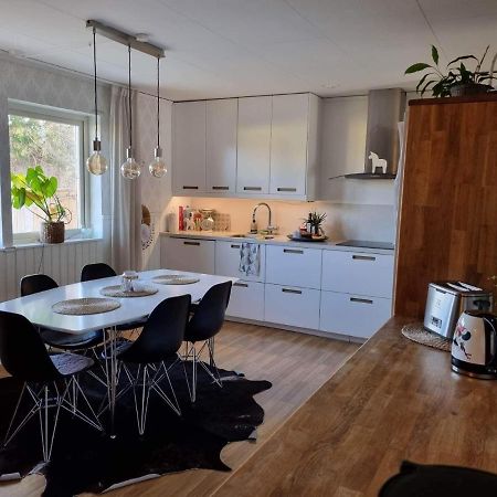 Вилла Hus I Lugnt Omrade, 15 Min Fran Oerebro Vintrosa Экстерьер фото